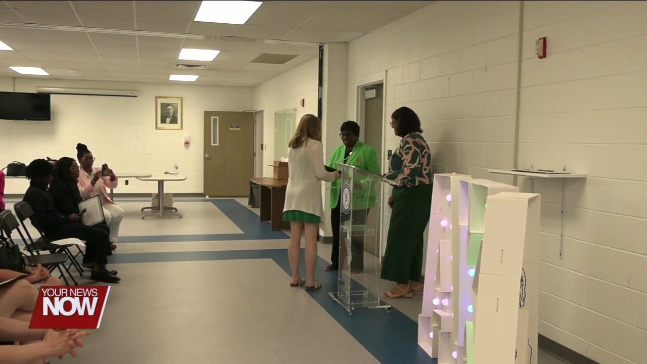 Lima's Alpha Kappa Alpha Sorority gives scholarships to 12 local students